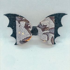 3.75” black bat wing Halloween bow